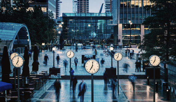 people rushing canary wharf